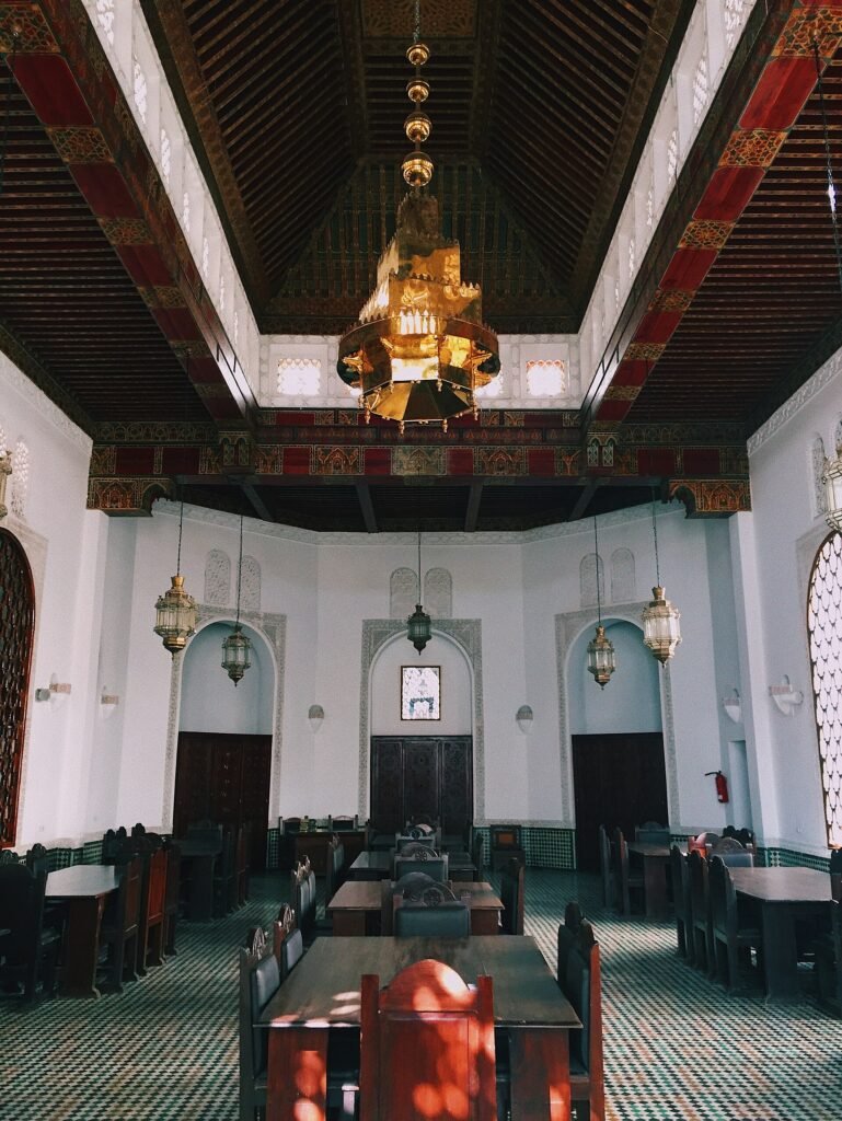 Leeszaal van de bibliotheek van de Al-Qarawiyyin in Fes